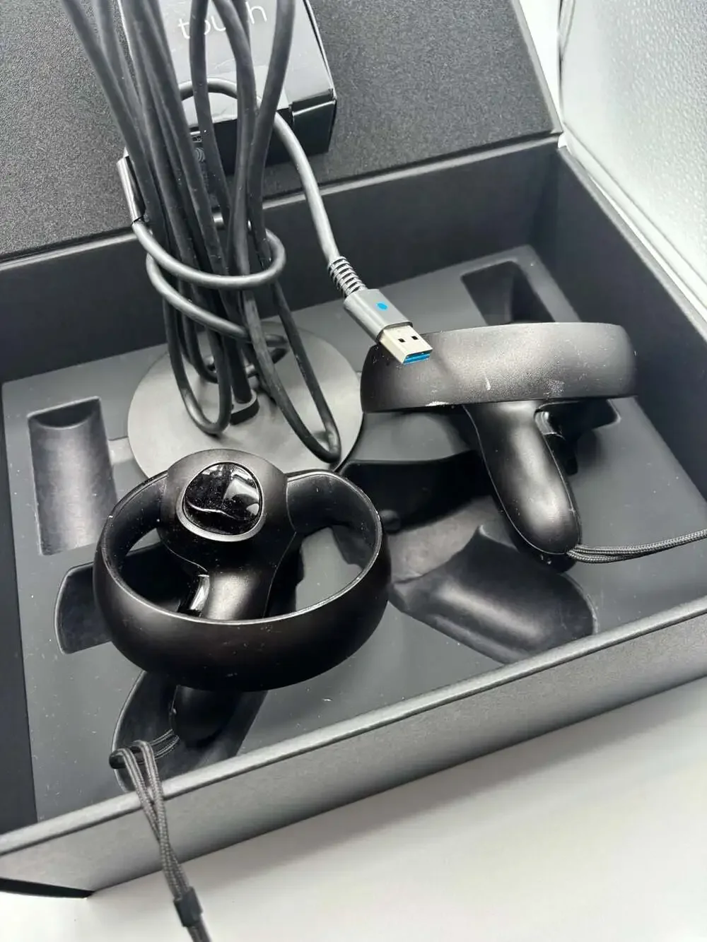 Oculus Rift CV1 Touch Controllers and Tracking Sensor Set
